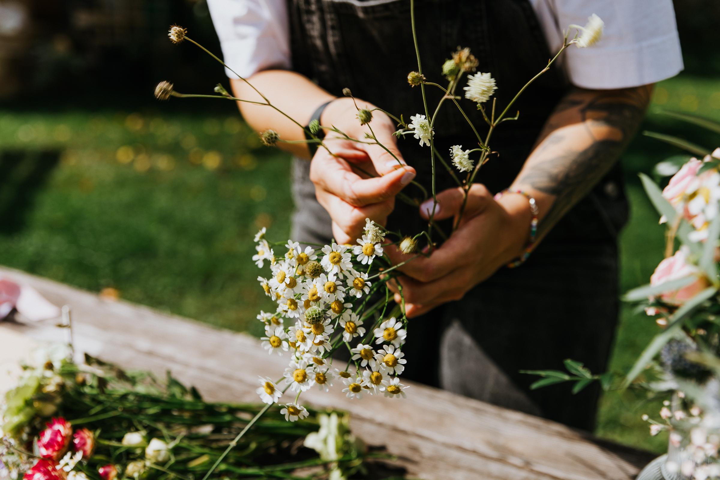 Einzelne Blüten werden vorbereitet